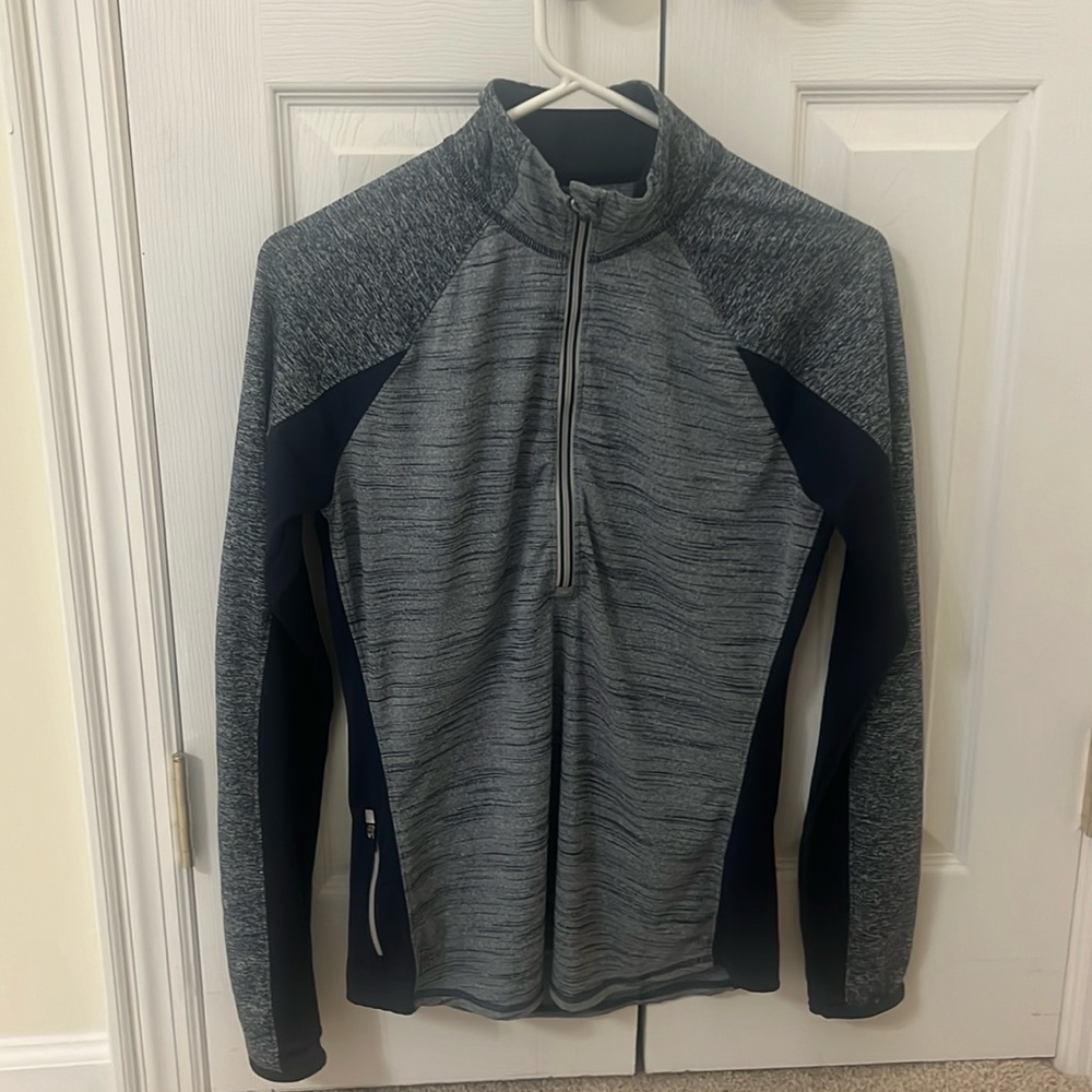 Athletes workout top like new